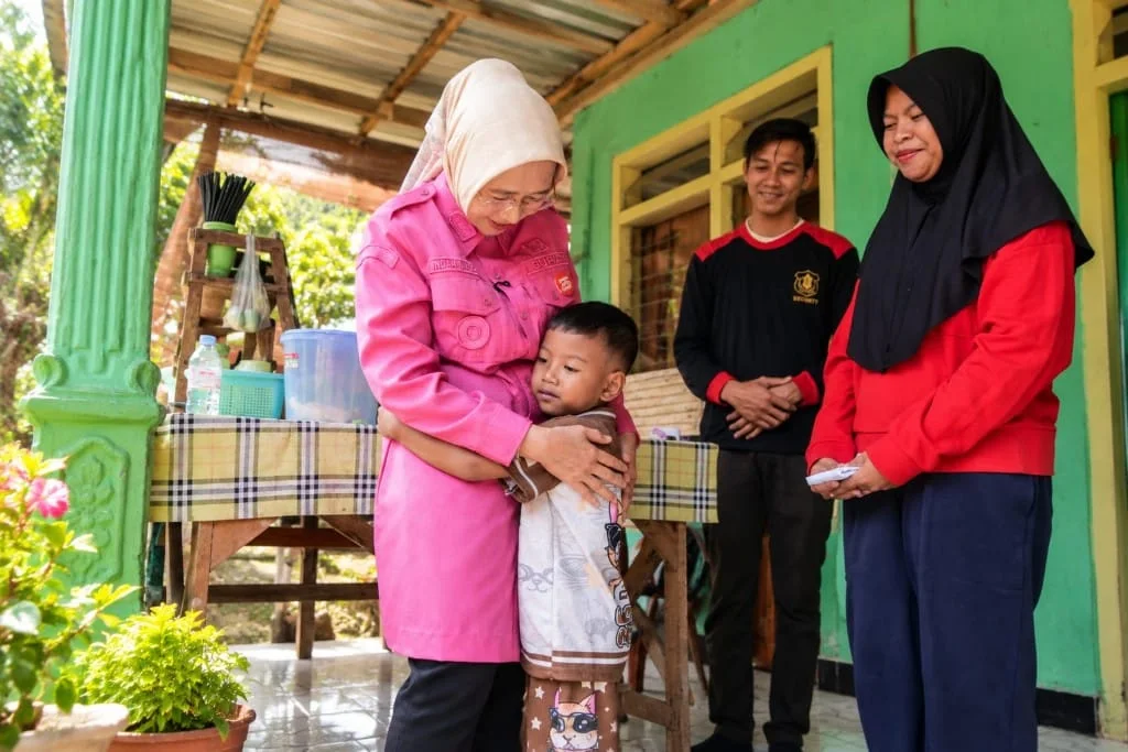 Bupati Lumajang Beri Semangat Arga, Pejuang Kecil yang Akan Operasi Jantung di India